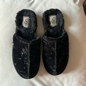 Black UGG slippers, size 6 women’s